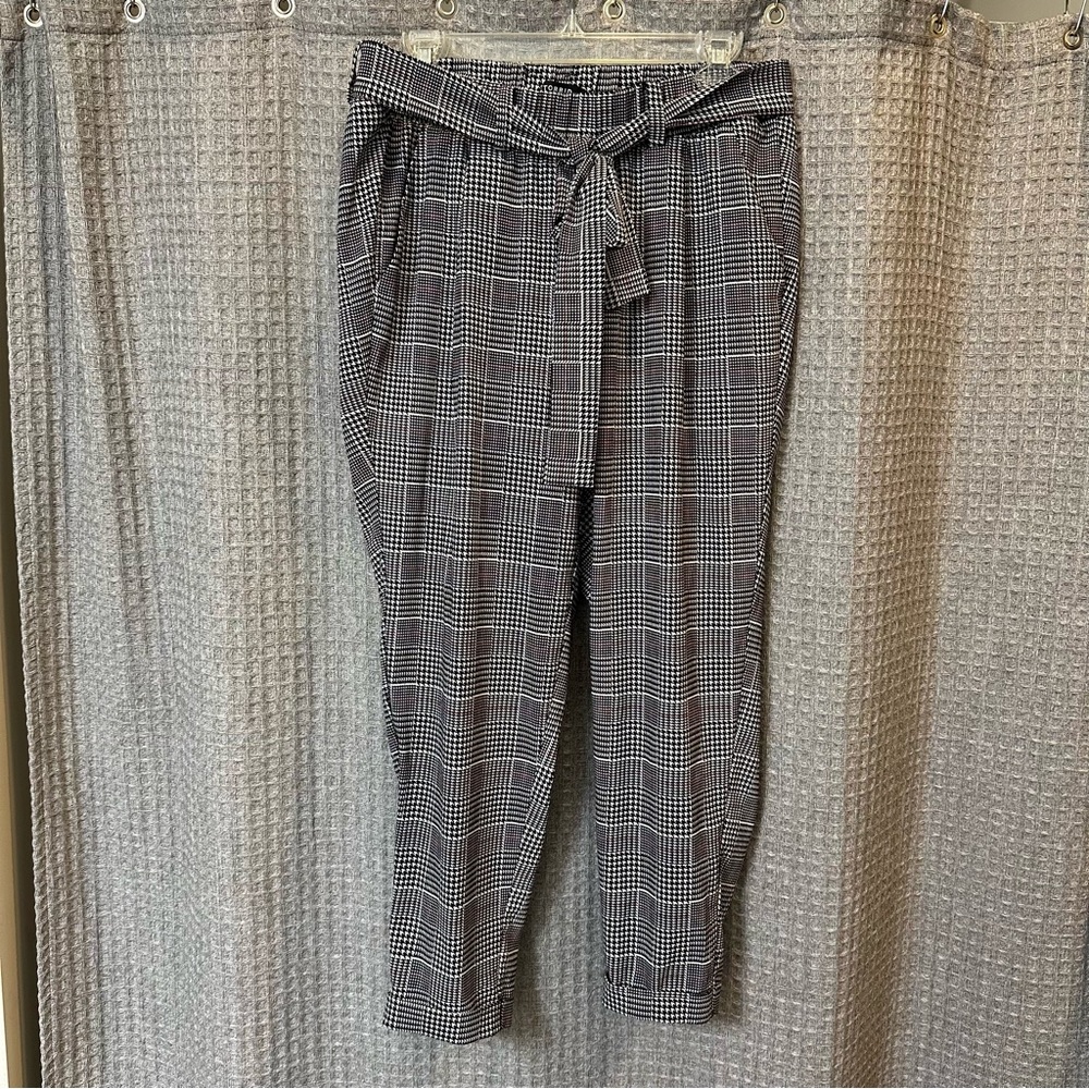 LIKE NEW - Torrid Size 00 Plaid Cigarette Pants